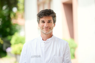 Augenheilkunde-Portrait-Dr-v-Buelow-c-Klinik-Manhagen-1