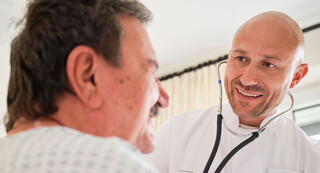 Patienteninformationen-Tablet-_c_Klinik-Manhagen