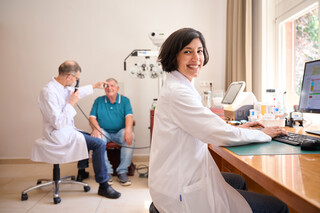 Augenheilkunde-Untersuchung-2-_c_Klinik_Manhagen