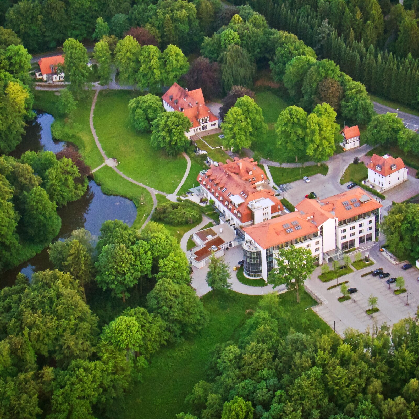 Luftaufnahme der Klinik Manhagen in Großhansdorf