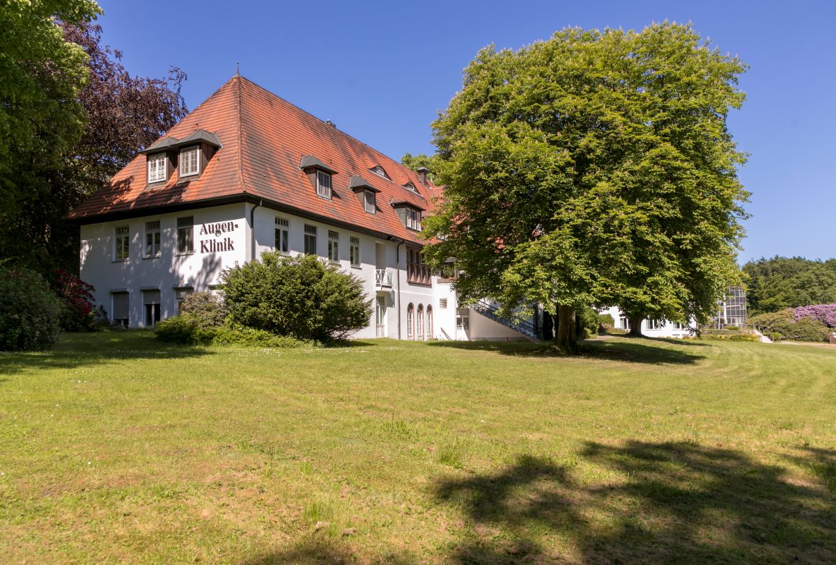 Außenaufnahme der Augenklinik Manhagen