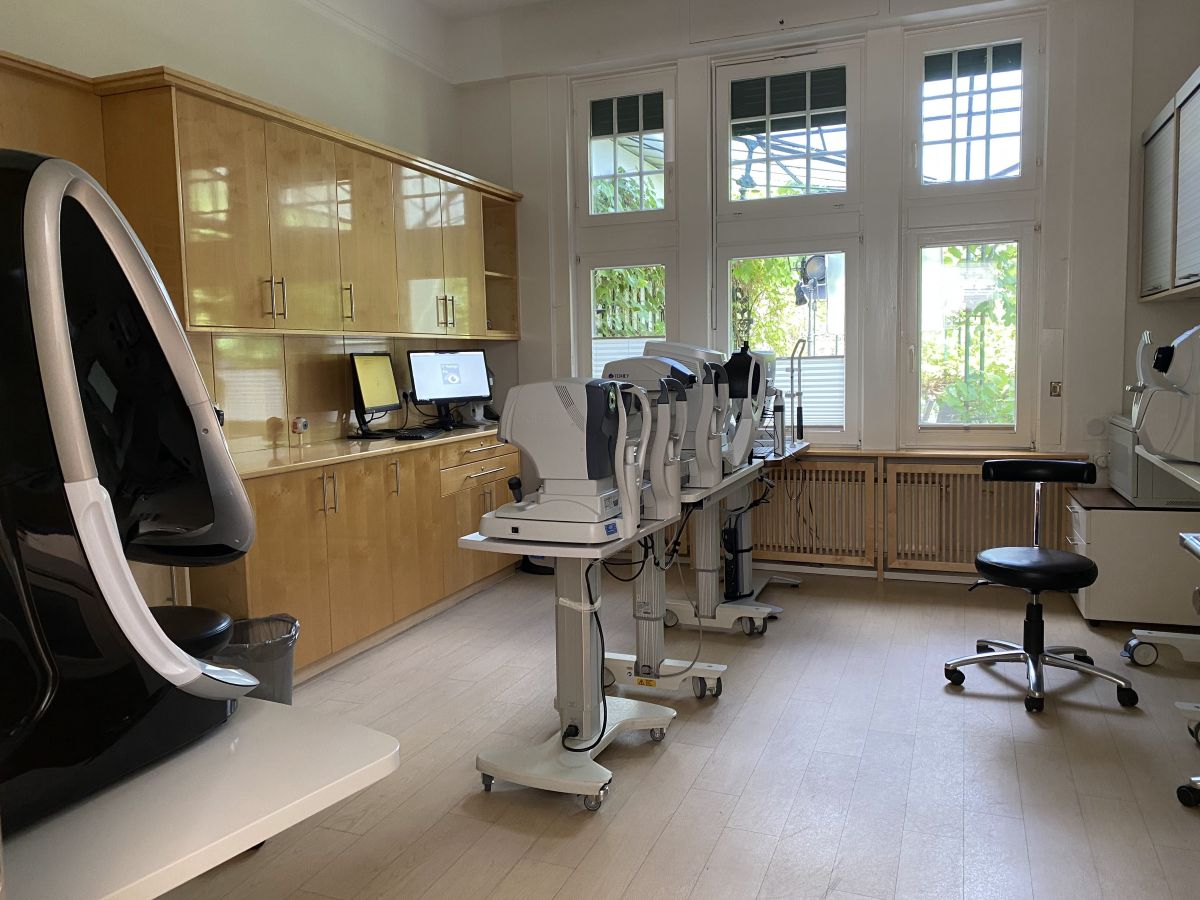 Diagnostikraum der Augenklinik Manhagen