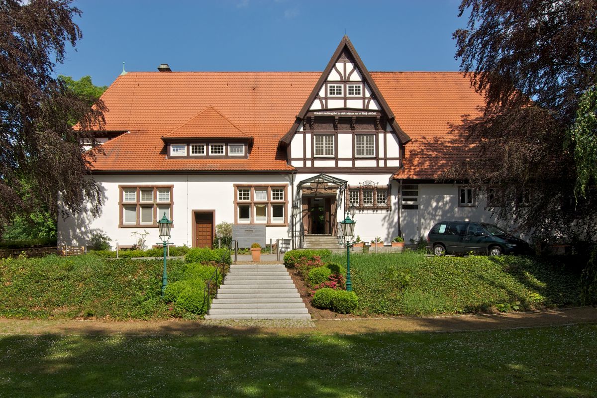 Frontansicht der Augenklinik Manhagen