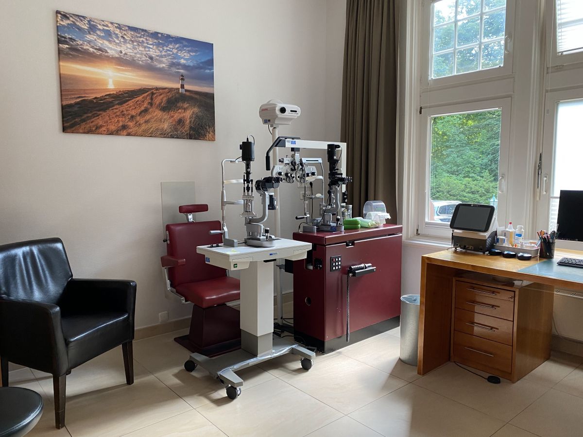 Untersuchungsraum der Augenklinik Manhagen