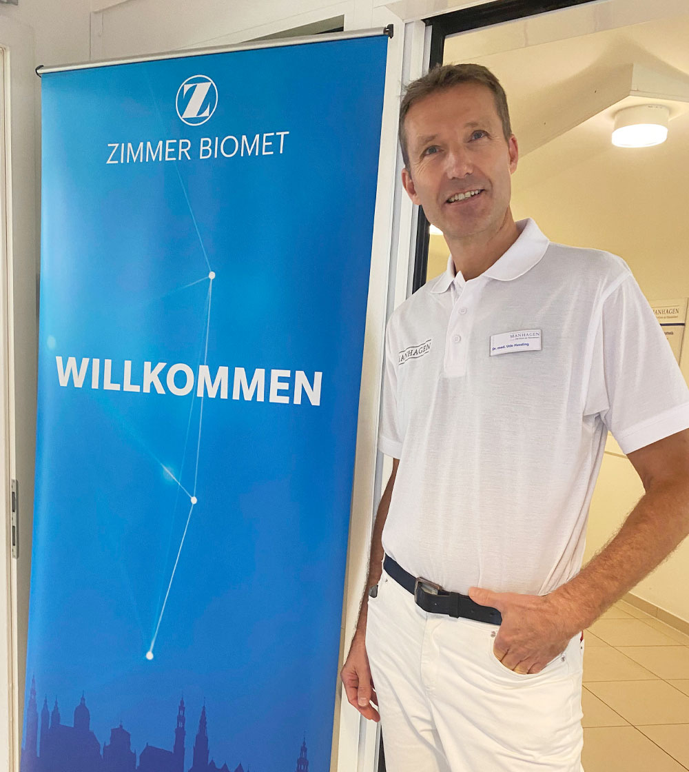 Dr. Udo Hessling mit Robotiksystem