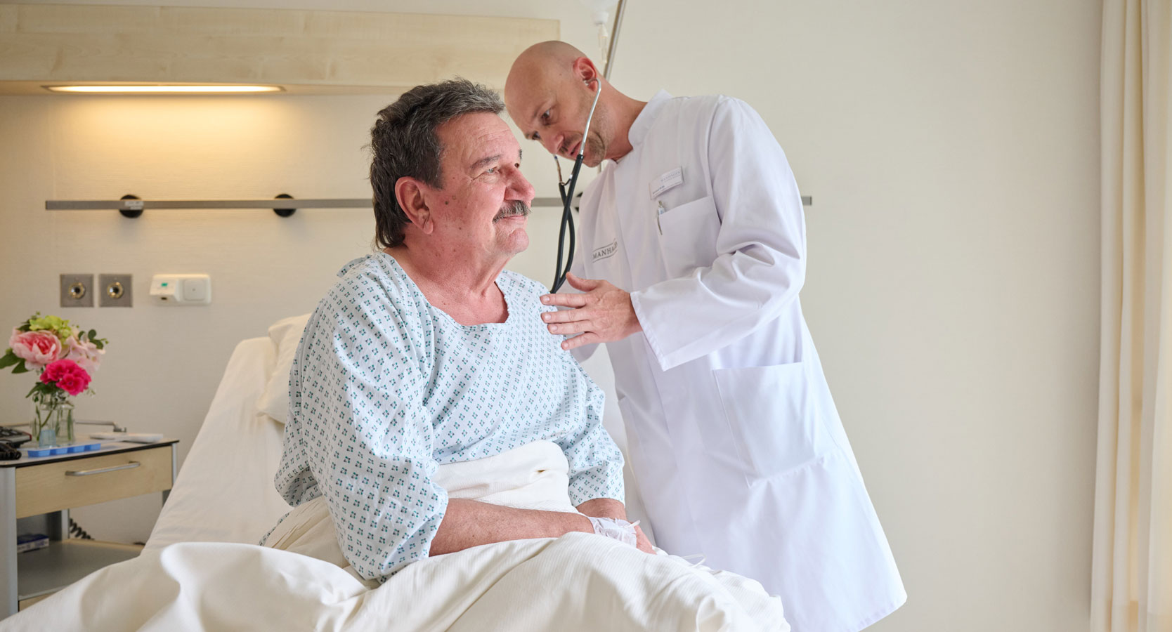 Patient im Untersuchungszimmer der Klinik Manhagen