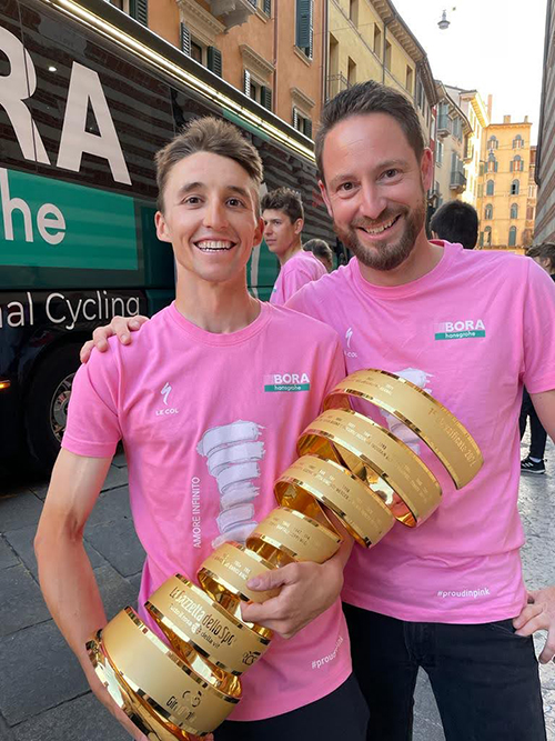 Sieg Jai Hindley Giro d’Italia 2022 – mit Dr. Matthias Gebhardt an der Seite