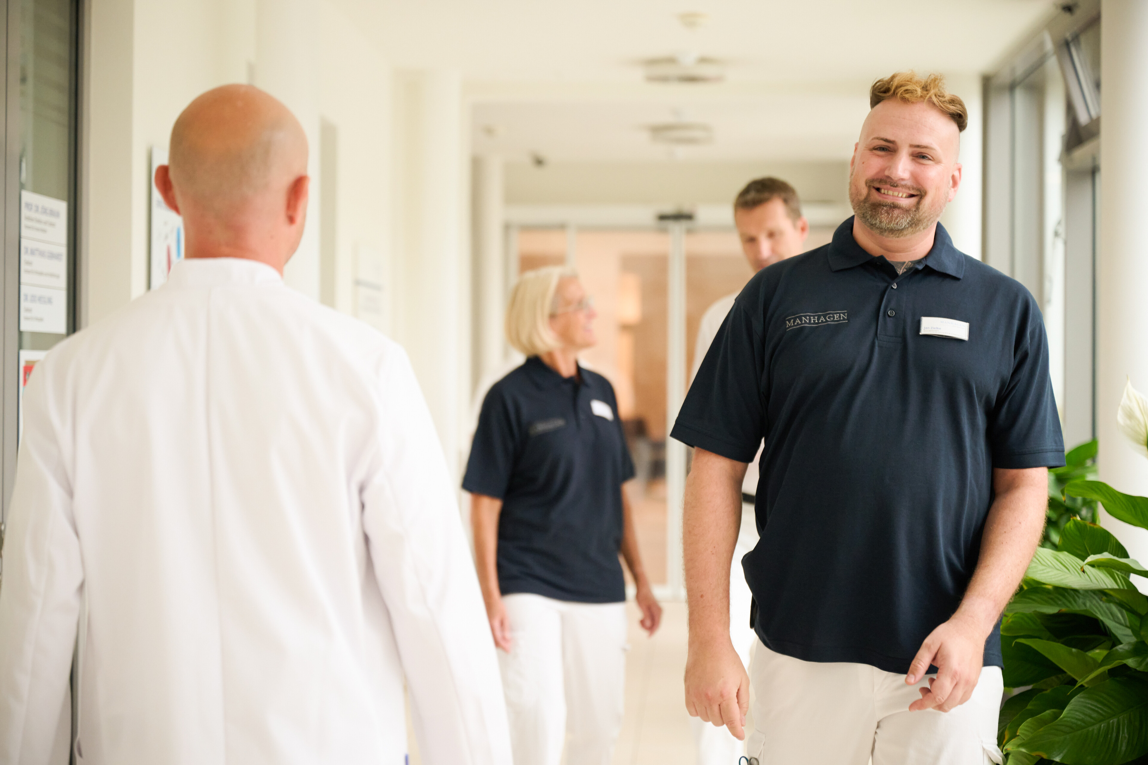 Mitarbeitende der Klinik Manhagen im Austausch